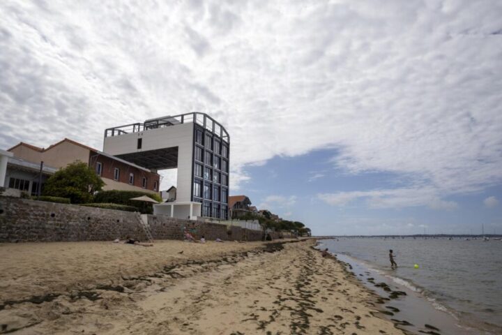 , Avocat; construit « sans respecter les règles d’urbanisme », l’hôtel de luxe les Vagues doit régulariser